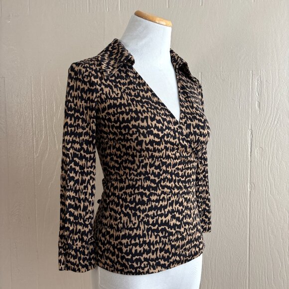DVF Diane Von Furstenberg Vintage Silk Printed Flattering Collared Wrap Top - Picture 3 of 13